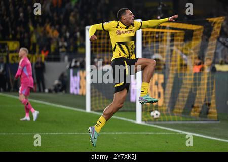 Dortmunder Felix Nmecha feiert beim Spiel der UEFA Champions League im Signal Iduna Park in Dortmund das 7:1. Bilddatum: Dienstag, 1. Oktober 2024. Stockfoto