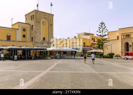 Platia Elefetherias (Freiheitsplatz, Marktplatz) mit Café Aigli (Aegli) in Kos-Stadt auf der Insel Kos in Griechenland Stockfoto