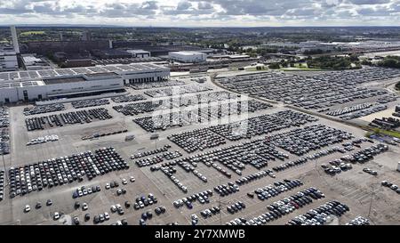 Volkswagen Neuwagen stehen auf einem Parkplatz im Volkswagen Werk Wolfsburg, 29.09.2024. Der Volkswagen Konzern hat Kostensenkungsmaßnahmen angekündigt Stockfoto