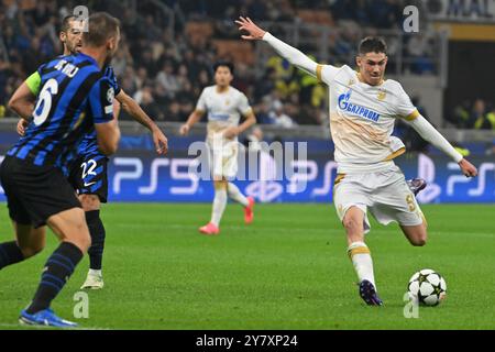 Oktober 2024; Stadio San Siro, Mailand, Italien, UEFA Champions League Fußball, Inter Mailand gegen Red Star Belgrad; Andrija Maksimovic von Red Star schießt ins Tor Stockfoto