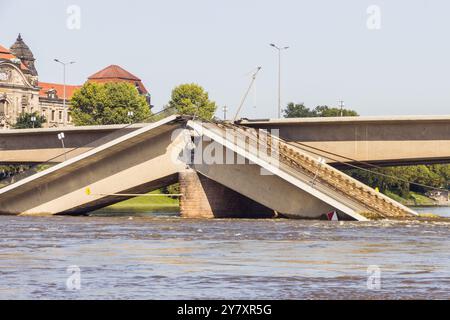 Eingestürzte Carola-Brücke in Dresden Stockfoto