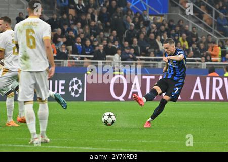 Oktober 2024; Stadio San Siro, Mailand, Italien, UEFA Champions League Fußball, Inter Mailand gegen Roter Stern Belgrad; Piotr Zieli&#x144;Ski des FC Inter Stockfoto