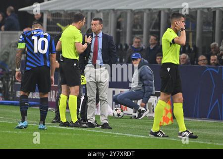 Oktober 2024; Stadio San Siro, Mailand, Italien, UEFA Champions League Fußball, Inter Mailand gegen Roter Stern Belgrad; das VAR-System funktioniert nicht für die Beamten Stockfoto