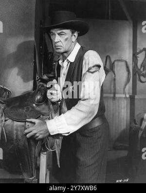 GARY COOPER als Marshal will Kane in HIGH 12 UHR 1952 Regisseur FRED ZINNEMANN Story JOHN W. CUNNINGHAM Drehbuch CARL FOREMAN Cinematography FLOYD CROSBY Gardrobe JOE KING (männlich) und ANN PECK (weiblich) Musik DIMITRI TIOMKIN Song Don't Forsake Me , Oh My Darlin' Music DIMITRI TIOMKIN Lyrics NED WASHINGTON gespielt von TEX RITTER Stanley Kramer Productions / United Artists Stockfoto