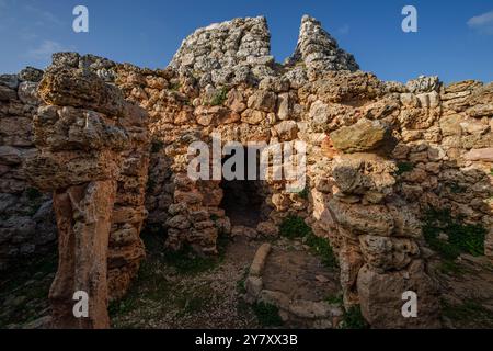 Cornia Nou, konisches Talayot und angeschlossenes Gebäude, Maó, Menorca, Balearen, Spanien Stockfoto