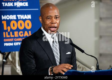 New York City, Usa. Oktober 2024. Der Bürgermeister von New York, Eric Adams (D), spricht auf einer Pressekonferenz im Rathaus von New York. Quelle: SOPA Images Limited/Alamy Live News Stockfoto