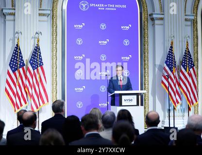 New York, Usa. Oktober 2024. Mike Johnson spricht am Dienstag, den 1. Oktober 2024, an der New Yorker Börse an der Wall Street in New York City. Foto: John Angelillo/UPI Credit: UPI/Alamy Live News Stockfoto
