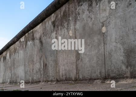 Berlin Deutschland 2024: Die Gedenkstätte Berliner Mauer in der Bernauer Straße bietet zahlreiche Relikte und Informationen zur Geschichte. Stockfoto