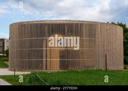 Berlin Deutschland 2024: Die Gedenkstätte Berliner Mauer in der Bernauer Straße bietet zahlreiche Relikte und Informationen zur Geschichte. Stockfoto