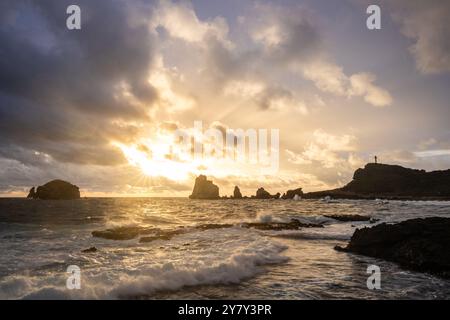 Pointe des Chateaux, Felsen im Meer, Sonnenaufgang, Pointes des colibris, Guadeloupe, Französische Antillen, Frankreich, Europa Stockfoto