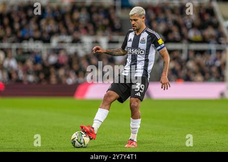 Newcastle upon Tyne, Großbritannien. Oktober 2024. Newcastle upon Tyne, England - 1. Oktober: Bruno Guimarães aus Newcastle während des Carabao Cup 2024/25-Spiels zwischen Newcastle United FC und AFC Wimbledon am 1. Oktober 2024 im St. James Park in Newcastle upon Tyne, England. (Richard Callis/SPP) Credit: SPP Sport Press Photo. /Alamy Live News Stockfoto