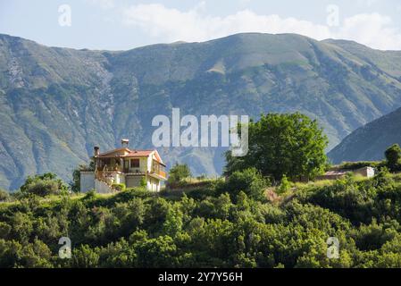 Blick auf die Ceraunischen Berge am Ausgang der Vlora in Richtung des Llogara-Passes, südwestlich von Albanien, Albanien, Südosteuropa Stockfoto