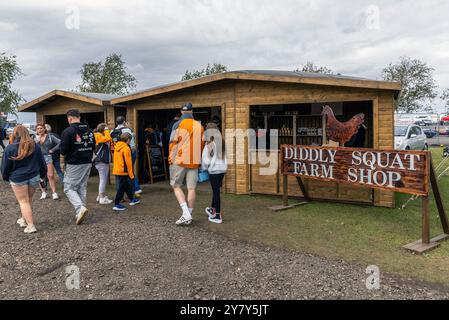 Diddly Squat Farm Shop beim Silverstone Festival 2024 Foto von Chris Wynne mit: Diddly Squat Farm Where: Silverstone, Vereinigtes Königreich Wann: 31 Aug 2024 Credit: WENN Stockfoto