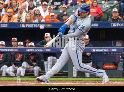 Baltimore, USA. Oktober 2024. BALTIMORE, MD - 1. OKTOBER: Kansas City Royals ernannte Hitter Vinnie Pasquantino (9) Hits für einen Single-Hit während eines American League Wild-Card Spiels zwischen den Baltimore Orioles und den Kansas City Royals am 1. Oktober 2024 im Oriole Park in Camden Yards in Baltimore, Maryland. (Foto: Tony Quinn/SipaUSA) Credit: SIPA USA/Alamy Live News Stockfoto