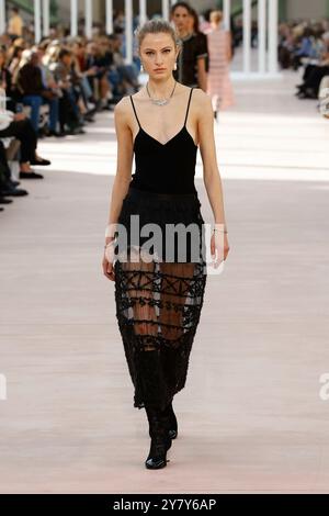 Paris, Frankreich. Oktober 2024. CHANEL Spring/Summer 2025 Runway während der Pariser Fashion Week am 2024. Oktober - Paris, Frankreich, 10/2024 Credit: dpa/Alamy Live News Stockfoto