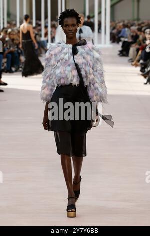 Paris, Frankreich. Oktober 2024. CHANEL Spring/Summer 2025 Runway während der Pariser Fashion Week am 2024. Oktober - Paris, Frankreich, 10/2024 Credit: dpa/Alamy Live News Stockfoto