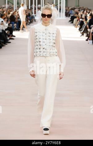 Paris, Frankreich. Oktober 2024. CHANEL Spring/Summer 2025 Runway während der Pariser Fashion Week am 2024. Oktober - Paris, Frankreich, 10/2024 Credit: dpa/Alamy Live News Stockfoto