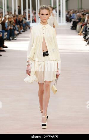 Paris, Frankreich. Oktober 2024. CHANEL Spring/Summer 2025 Runway während der Pariser Fashion Week am 2024. Oktober - Paris, Frankreich, 10/2024 Credit: dpa/Alamy Live News Stockfoto