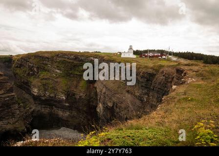 Bell Island Heritage Leuchtturm über den steilen Klippen in Neufundland & Labrador, Kanada Stockfoto