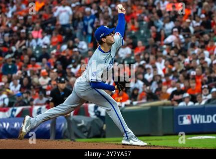 Baltimore, USA. Oktober 2024. BALTIMORE, MD - 01. OKTOBER: Kansas City Royals Pitcher Cole Ragans (55) auf dem Hügel während eines American League Wild-Card Spiels zwischen den Baltimore Orioles und den Kansas City Royals am 1. Oktober 2024 im Oriole Park in Camden Yards in Baltimore, Maryland. (Foto: Tony Quinn/SipaUSA) Credit: SIPA USA/Alamy Live News Stockfoto