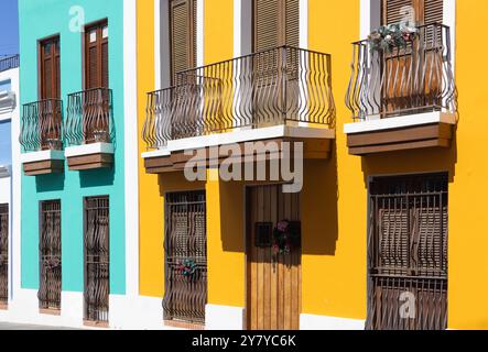 Puerto Rico, aus der Vogelperspektive auf San Juan farbenfrohe Kolonialhistorik von San Juan Bay. Stockfoto