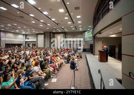 San Marcos, Tx, USA. Oktober 2024. US-Senatorin BERNIE SANDERS spricht während eines unseren Kampfes, unserer zukünftigen Get-out-the-Vote-Progressive Studentenversammlung an der Texas State University am 1. Oktober 2024. Mehrere hundert Studenten hörten den demokratischen Stars zu, die im November für ein Harris-Walz-Präsidentschaftsticket plädierten. (Kreditbild: © Bob Daemmrich/ZUMA Press Wire) NUR REDAKTIONELLE VERWENDUNG! Nicht für kommerzielle ZWECKE! Stockfoto