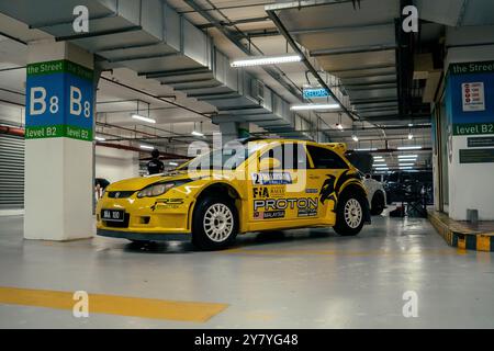 Retro Havoc ist eine jährliche Veranstaltung, bei der Oldtimer und Oldtimer gefeiert werden. Proton Satria im Display. Stockfoto