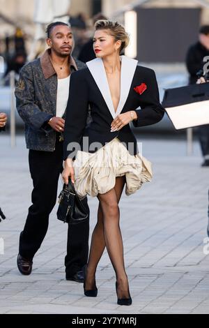 Paris, Frankreich. Oktober 2024. Zendaya nimmt an der Louis Vuitton Paris Damen- und Frühlings-Sommer-Show 2025 im Rahmen der Paris Fashion Week am 01. Oktober 2024 in Paris Teil. Foto: Marco Piovanotto/ABACAPRESS. COM Credit: Abaca Press/Alamy Live News Stockfoto