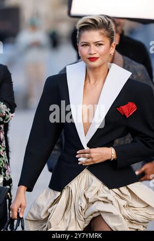 Paris, Frankreich. Oktober 2024. Zendaya nimmt an der Louis Vuitton Paris Damen- und Frühlings-Sommer-Show 2025 im Rahmen der Paris Fashion Week am 01. Oktober 2024 in Paris Teil. Foto: Marco Piovanotto/ABACAPRESS. COM Credit: Abaca Press/Alamy Live News Stockfoto