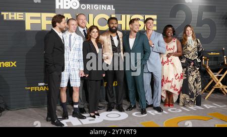 Los Angeles, Kalifornien, USA 1. Oktober 2024 (L-R) Schauspieler Daniel Brunl, Schauspieler Ruaridh Mollica, Schauspieler Darren Goldstein, Schauspielerin Aya Cash, Schauspieler Himesh Patel, der Schauspieler Billy Magnussen, der Schauspieler Isaac Powell, die Schauspielerin Lolly Adefope und die Schauspielerin Jessica Hynes besuchen am 1. Oktober 2024 die HBO Original Comedy Series The Franchise im Paramount Theater in Los Angeles, Kalifornien. Foto: Barry King/Alamy Live News Stockfoto