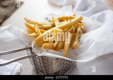 Blick auf einen Pommes frites Korb. Stockfoto