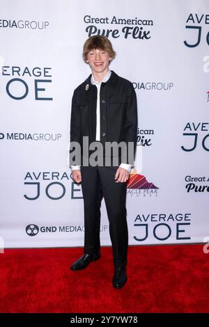 Hollywood, USA. Oktober 2024. Schauspieler Ezra Richardson besucht die Weltpremiere des Spielfilms AVERAGE JOE im TCL Chinese Theater, Los Angeles, CA, 1. Oktober 2024 Credit: Eugene Powers/Alamy Live News Stockfoto