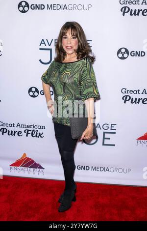 Hollywood, USA. Oktober 2024. Schauspielerin Kate Linder besucht die Weltpremiere des Spielfilms AVERAGE JOE am TCL Chinese Theater, Los Angeles, CA, 1. Oktober 2024 Credit: Eugene Powers/Alamy Live News Stockfoto