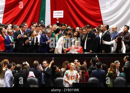 Einweihung der Claudia Sheinbaum First Female Mexicos Präsidentin Claudia Sheinbaum Pardo und Präsidentin der Abgeordnetenkammer Ifigenia Martinez während der Einweihungszeremonie auf dem Kongress der Union. Am 1. Oktober 2024 in Mexiko-Stadt. Foto: Carlos Santiago/Eyepix Group Mexico City CDMX Mexico Copyright: XCarlosxSantiagox Stockfoto