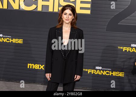 Los Angeles, USA. Oktober 2024. Aya Cash besucht die Ankunft von HBO’s „The Franchise“ am 1. Oktober 2024 im Paramount Theater in Los Angeles, CA. (Foto: Corine Solberg/SIPA USA) Credit: SIPA USA/Alamy Live News Stockfoto