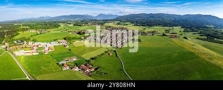 Waakirchen Bayerische Voralpen Deutschland. Luftpanorama. Sommer Stockfoto