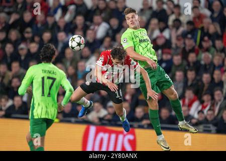 Olivier Boscagli PSV Eindhoven Viktor Gyökeres Sporting Lissabon während eines Kopfspiels während des UEFA Champions League 2024/25 Phase MD2 Spiels zwischen PSV Eindhoven und Sporting Clube de Portugal im Philips Stadion am 1. Oktober 2024 in Eindhoven, Niederlande. Defodi-747 WD2 5780 *** Olivier Boscagli PSV Eindhoven Viktor Gyökeres Sporting Lissabon während eines Kopfspiels während des Spiels der UEFA Champions League 2024 25 League Phase MD2 zwischen PSV Eindhoven und Sporting Clube de Portugal am 1. Oktober 2024 in Eindhoven, Niederlande Defodi 747 WD2 5780 Defodi-747 Stockfoto