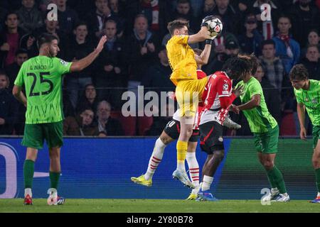 Torhüter Franco Israel, der am 1. Oktober 2024 im Philips Stadion in Eindhoven in den Niederlanden beim Spiel der UEFA Champions League 2024/25 Phase MD2 zwischen PSV Eindhoven und Sporting Clube de Portugal um den Ball kämpfte. Defodi-747 WD2 7878 *** Torhüter Franco Israel im 2024 Philips Stadion am 1. Oktober 2024 in Eindhoven, Niederlande Defodi 747 WD2 7878 Defodi-747 Stockfoto