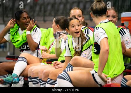 Vancouver, Kanada. Oktober 2024. Vancouver, British Columbia, Kanada, 1. Oktober 2024: Vancouver Whitecaps FC Girls Elite lächelt und reagiert zuvor beim Gruppenspiel des CONCACACAF W Champions Cup zwischen Vancouver Whitecaps FC Girls Elite und San Diego Wave im BC Place Stadium in Vancouver, British Columbia, Kanada (NUR REDAKTIONELLE VERWENDUNG). (Amy Elle/SPP) Credit: SPP Sport Press Photo. /Alamy Live News Stockfoto