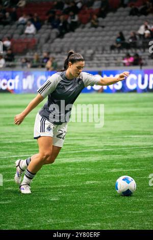 Vancouver, Kanada. Oktober 2024. Vancouver, British Columbia, Kanada, 1. Oktober 2024: Jessica de Filippo (22 Vancouver Whitecaps FC Girls Elite) wärmt vor dem Gruppenspiel des CONCACACAF W Champions Cup zwischen Vancouver Whitecaps FC Girls Elite und San Diego Wave im BC Place Stadium in Vancouver, British Columbia, Kanada (NUR REDAKTIONELLE VERWENDUNG) auf. (Amy Elle/SPP) Credit: SPP Sport Press Photo. /Alamy Live News Stockfoto