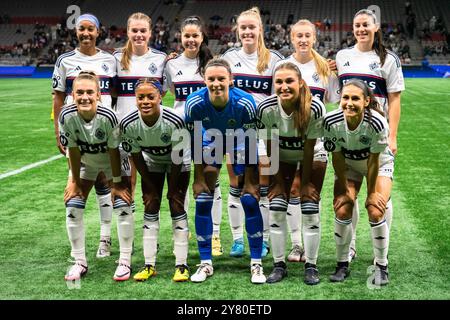 Vancouver, Kanada. Oktober 2024. Vancouver, British Columbia, Kanada, 1. Oktober 2024: Vancouver Whitecaps FC Girls Elite Startup posiert für Fotos vor dem Gruppenspiel des CONCACACAF W Champions Cup zwischen Vancouver Whitecaps FC Girls Elite und San Diego Wave im BC Place Stadium in Vancouver, British Columbia, Kanada (NUR REDAKTIONELLE VERWENDUNG). (Amy Elle/SPP) Credit: SPP Sport Press Photo. /Alamy Live News Stockfoto