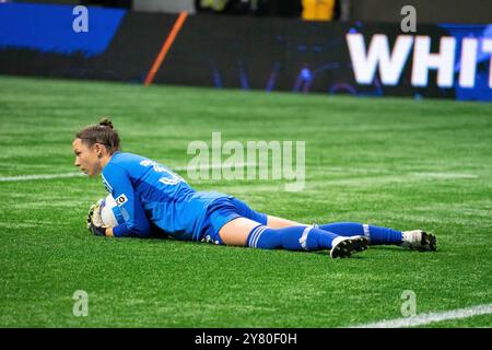 Vancouver, Kanada. Oktober 2024. Vancouver, British Columbia, Kanada, 1. Oktober 2024: Morgan McAslan (33 Vancouver Whitecaps FC Girls Elite) spart während des Gruppenspiels des CONCACAF W Champions Cup zwischen Vancouver Whitecaps FC Girls Elite und San Diego Wave im BC Place Stadium in Vancouver, British Columbia, Kanada (NUR REDAKTIONELLE VERWENDUNG). (Amy Elle/SPP) Credit: SPP Sport Press Photo. /Alamy Live News Stockfoto