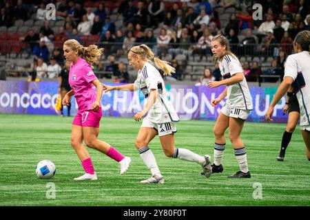 Vancouver, Kanada. Oktober 2024. Vancouver, British Columbia, Kanada, 1. Oktober 2024: Kimmi Ascanio (17 San Diego Wave) in Aktion während des Gruppenspiels des CONCACACAF W Champions Cup zwischen Vancouver Whitecaps FC Girls Elite und San Diego Wave im BC Place Stadium in Vancouver, British Columbia, Kanada (NUR REDAKTIONELLE VERWENDUNG). (Amy Elle/SPP) Credit: SPP Sport Press Photo. /Alamy Live News Stockfoto