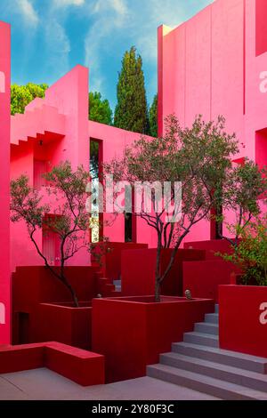 Spanien, Calpe (oder Calp): Spanien, Calpe (oder Calp): La Muralla Roja (Rote Mauer), Apartmentkomplex an der Costa Blanca, entworfen vom Architekten Ricardo Stockfoto