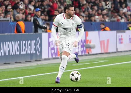 Leverkusen, Deutschland. Oktober 2024. 19 Théo Hernandez vom AC Mailand während der UEFA Champions League, League-Phase, des Fußballspiels am 2. Spieltag zwischen Bayer Leverkusen und AC Milan am 1. Oktober 2024 in der BayArena in Leverkusen – Foto Laurent Lairys/ABACAPRESS. COM Credit: Abaca Press/Alamy Live News Stockfoto