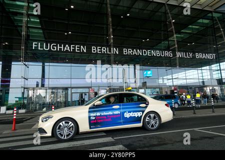 Brandenburg Flughafen Berlin Deutschland Europa Taxi Auto Automobil Stockfoto