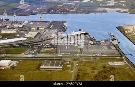 Dünkirchen (Dünkirchen), Nordfrankreich: Luftaufnahme des DFDS-Fährterminals im Handelshafen Stockfoto