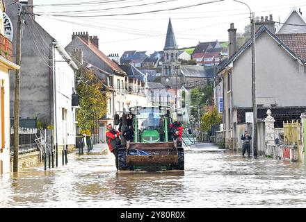 Bourthes (Nordfrankreich), 6. November 2023: Das Dorf unter Wasser nach dem Hochwasser und dem Anstieg des Wasserspiegels der Liane. Hier eva Stockfoto