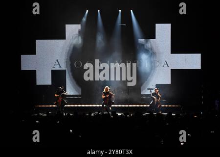 UK. 30. September 2024. LONDON, ENGLAND – SEPTEMBER 30: Perttu Kivilaakso, Eicca Toppinen und Paavo Lötjönen von „Apocalyptica“ in der Royal Albert Hall am 30. September 2024 in London, England. CAP/MAR © MAR/Capital Pictures Credit: Capital Pictures/Alamy Live News Stockfoto