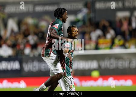 Amadora, Portugal. September 2024. Manuel Keliano und Luis Nani (CF Estrela Amadora) feierten in Aktion, nachdem sie beim Spiel der Liga Portugal zwischen den Mannschaften CF Estrela Amadora und Boavista FC bei Estadio Jose Gomes ein Tor geschossen hatten. Endstand; CF Estrela Amadora 2:2 Boavista FC Credit: SOPA Images Limited/Alamy Live News Stockfoto